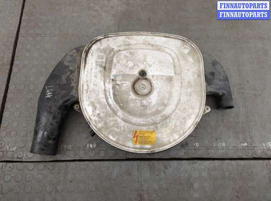 Корпус воздушного фильтра на Mercedes-Benz S (W126)