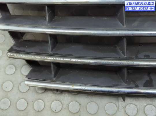 купить Решетка радиатора на Chrysler Voyager 2000-2007