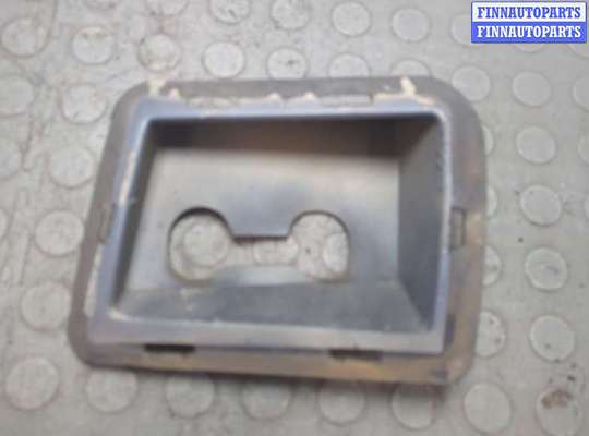 купить Заглушка буксировочного крюка на Cadillac Escalade 3 2006-2014