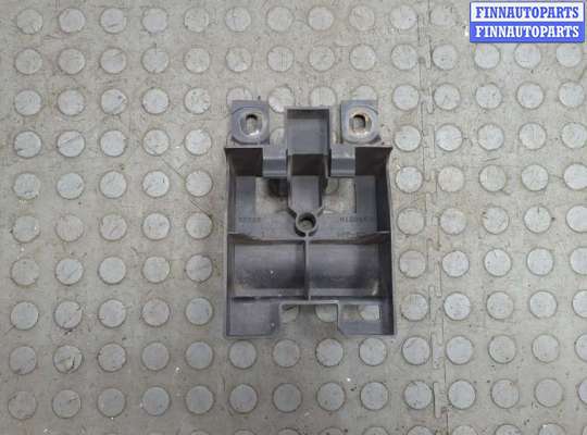 купить Кронштейн решетки радиатора на Jeep Grand Cherokee 2010-2013