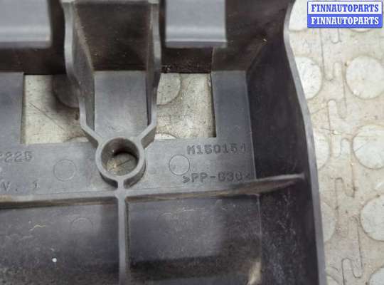 купить Кронштейн решетки радиатора на Jeep Grand Cherokee 2010-2013