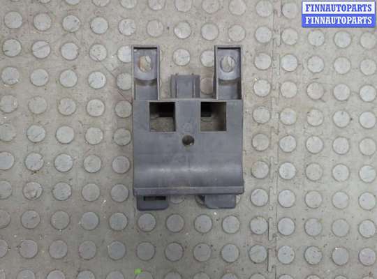 купить Кронштейн решетки радиатора на Jeep Grand Cherokee 2010-2013