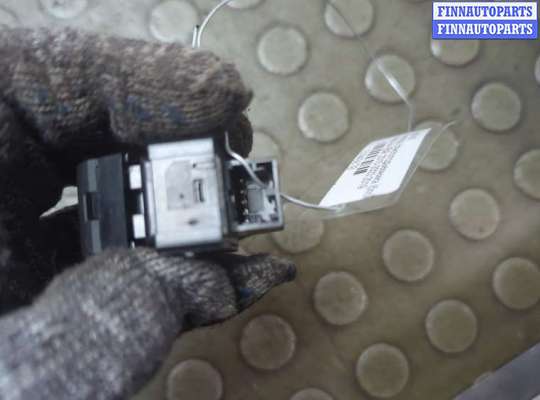 купить Кнопка стеклоподъемника (блок кнопок) на Audi A4 (B9) 2015-2023