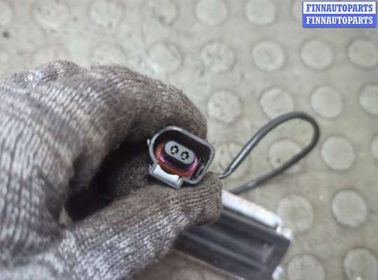 купить Кнопка открывания багажника с крышки на Volkswagen Passat 5 2000-2005