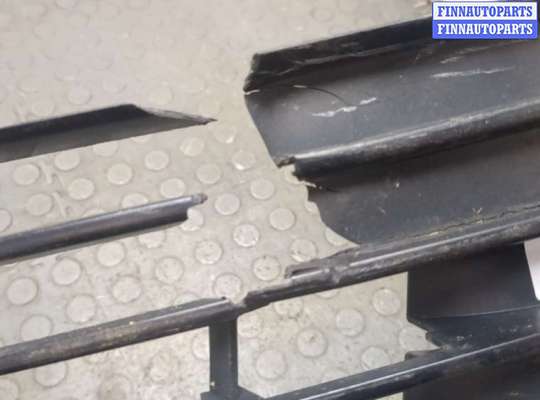 купить Заглушка (решётка) бампера на Audi Q7 2005-2015