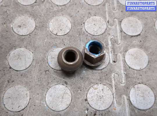 Болт колесный (гайка)