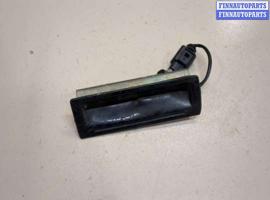 купить Кнопка открывания багажника с крышки на Volkswagen Touareg 2002-2007