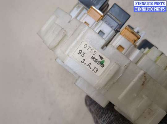 купить Блок предохранителей на Toyota RAV 4 2000-2005