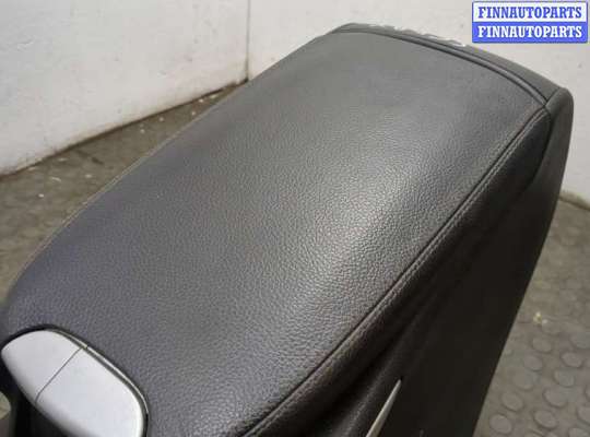 Консоль салона на Mercedes-Benz ML (W164)