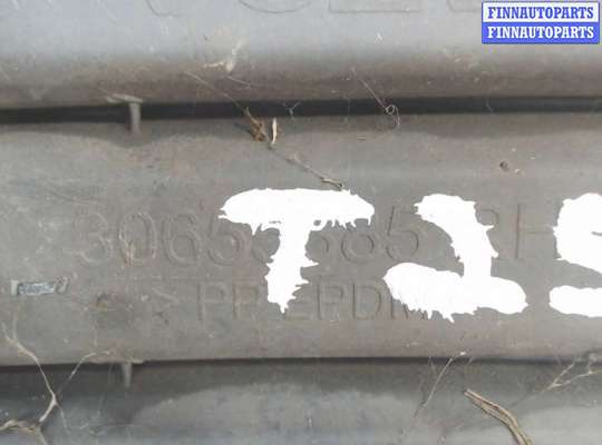 купить Заглушка (решётка) бампера на Volvo V50 2004-2012