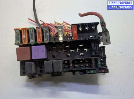 Блок предохранителей RN1573763 на Renault Scenic 1996-2002