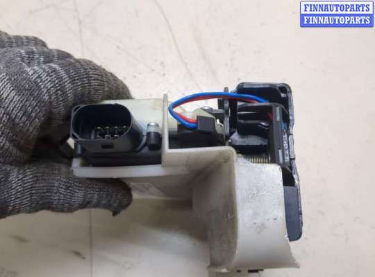 Замок боковой двери на Skoda Superb I (3U)