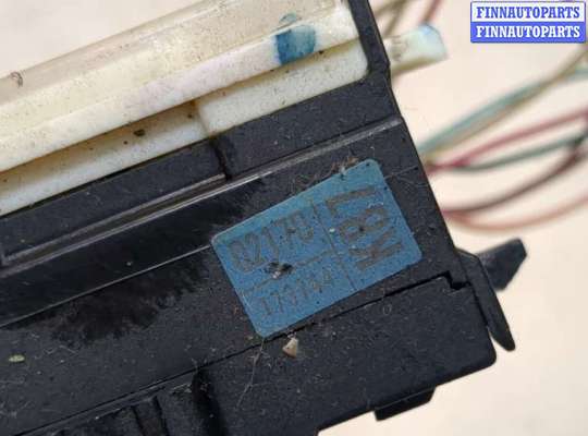 купить Переключатель поворотов на Toyota Matrix 2002-2008