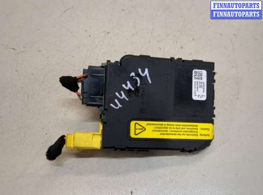 купить Блок управления подрулевыми переключателями на Volkswagen Golf 5 2003-2009