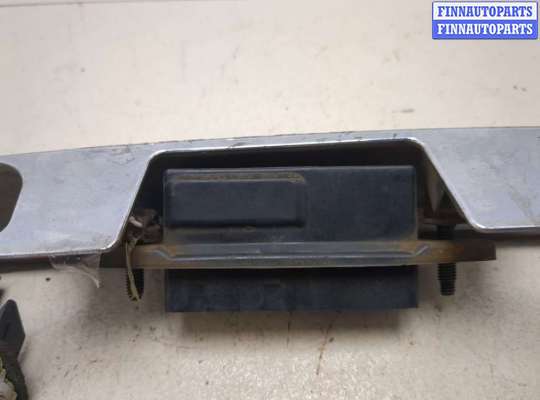 купить Кнопка открывания багажника с крышки на Toyota Yaris 2010-2017