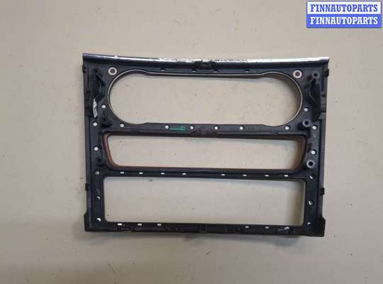 Консоль салона на Mercedes-Benz ML (W164)