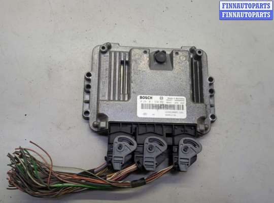 Блок управления двигателем RN1576128 на Nissan Primastar 2001-2025