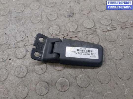 купить Петля заднего стекла на Infiniti QX56 2004-2010