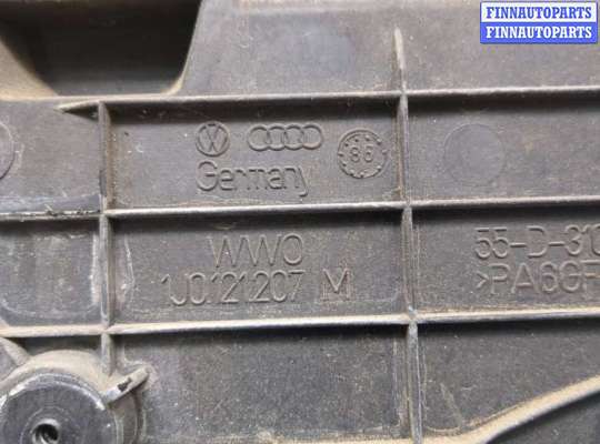Диффузор (кожух) вентилятора радиатора на Volkswagen Golf IV (1J)