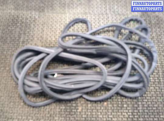 купить Уплотнитель на Porsche Panamera 2009-2016