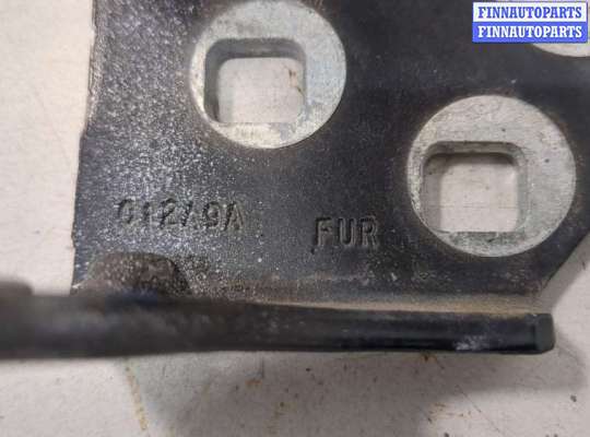 Петля двери на Cadillac Escalade III (GMT 900)