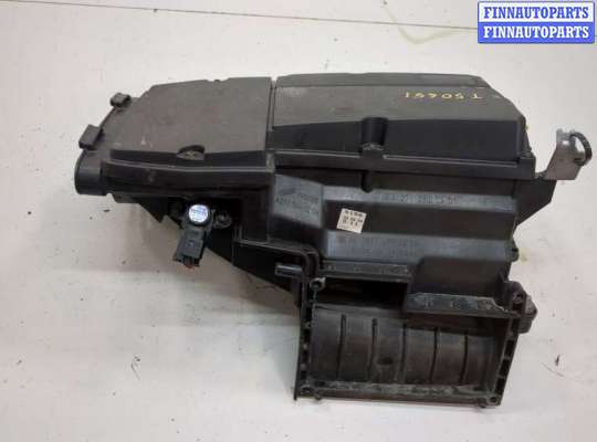 Корпус воздушного фильтра на Mercedes-Benz C (W203)