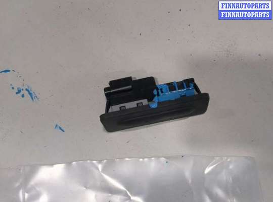 купить Кнопка открывания багажника с крышки на Peugeot 308 2013-2021