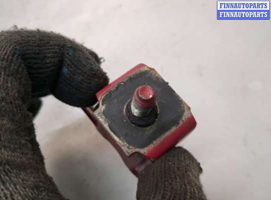 купить Петля крышки багажника на Mitsubishi Outlander 2003-2009