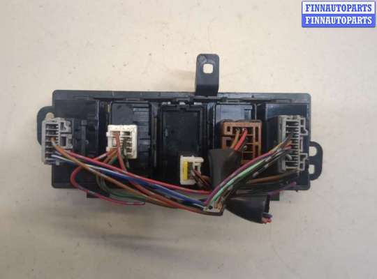 купить Кнопка открывания багажника салонная на Infiniti QX56 2004-2010