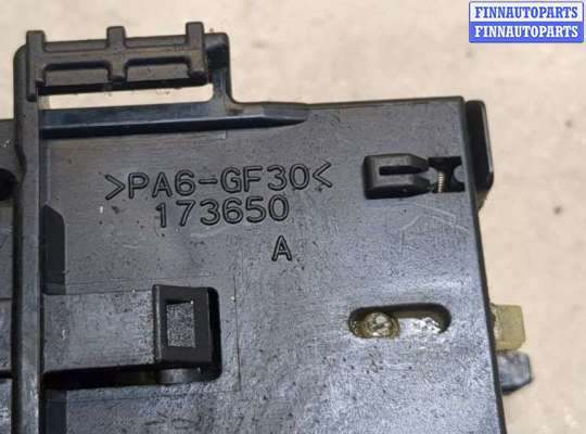 купить Переключатель поворотов на Toyota Previa (Estima) 2000-2006