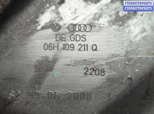 Крышка двигателя боковая на Audi A5 (8T)