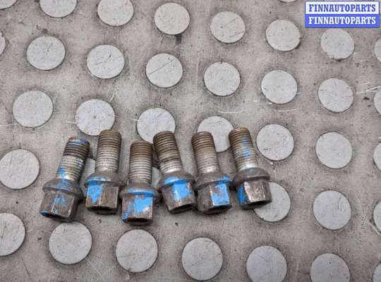 Болт колесный (гайка) на Volkswagen Passat CC (357)