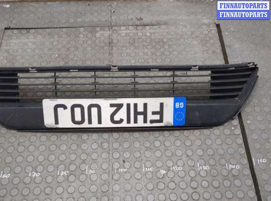 Заглушка (решётка) бампера TT955575 на Toyota Avensis 3 2008-2018