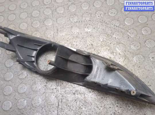 купить Заглушка (решётка) бампера на Toyota Auris E15 2006-2012