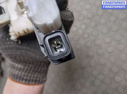 Замок боковой двери на Honda Element