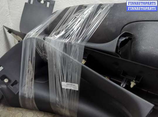 купить Обшивка крышки (двери) багажника на Jeep Cherokee 2013-2023