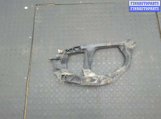 Кронштейн фары MT563168 на Mitsubishi Colt 2002-2012
