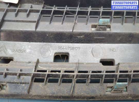 купить Решетка радиатора на Citroen Berlingo 2002-2008