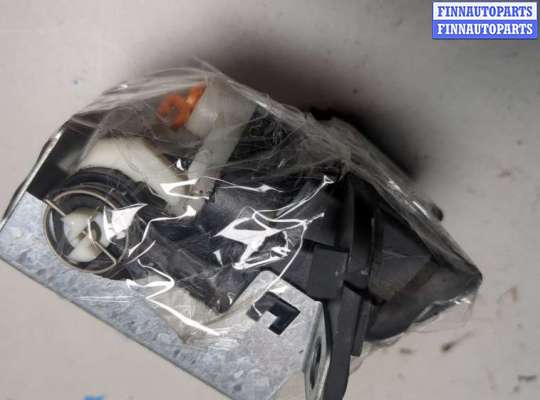 купить Кнопка открывания багажника с крышки на Toyota Avensis 1 1997-2003