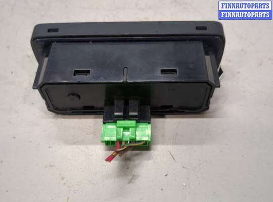 купить Кнопка открывания багажника салонная на Volvo S90 2016-2025