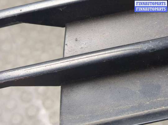 купить Заглушка (решётка) бампера на Audi Q7 2005-2015