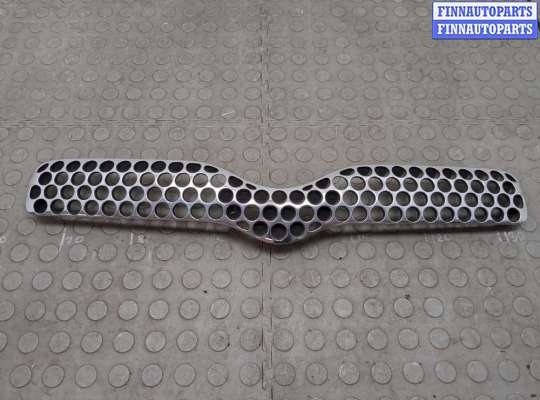 купить Решетка радиатора на Toyota Yaris 1999-2006