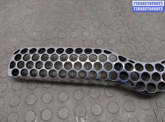 купить Решетка радиатора на Toyota Yaris 1999-2006