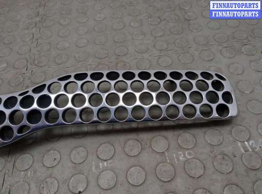 купить Решетка радиатора на Toyota Yaris 1999-2006