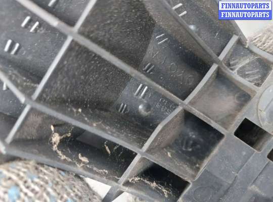 купить Кронштейн (лапа крепления) на Toyota FJ Cruiser