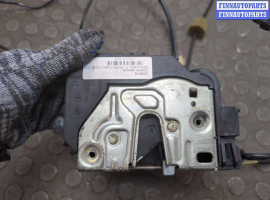 Замок боковой двери на Mercedes-Benz C (W203)