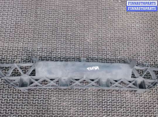 купить Кронштейн бампера на Audi Q7 2005-2015