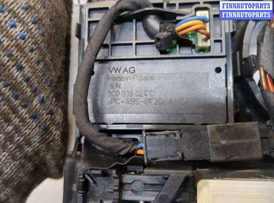 купить Фонарь салона (плафон) на Volkswagen Tiguan 2007-2011