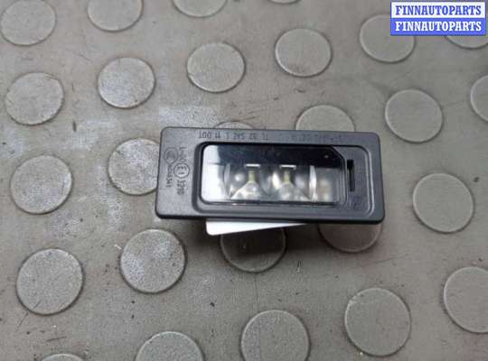 Планка подсветки номера на Volkswagen Passat B8 (3G)