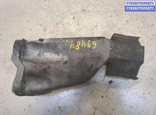 купить Кронштейн двигателя на Volkswagen Passat 5 1996-2000